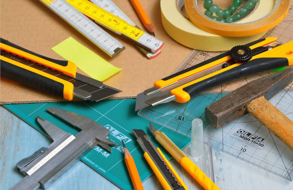 Kitresten op uw handen, kleding of gereedschap? Zo verwijdert u het eenvoudig!