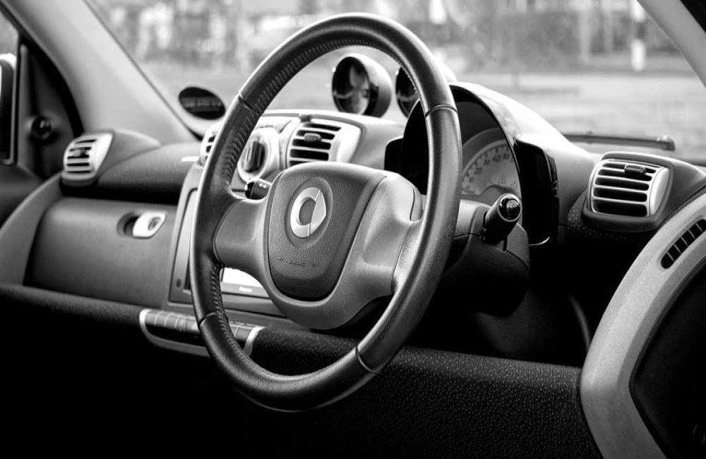Auto airco bijvullen of niet? Zo herken je het verschil voor de zomer van 2026