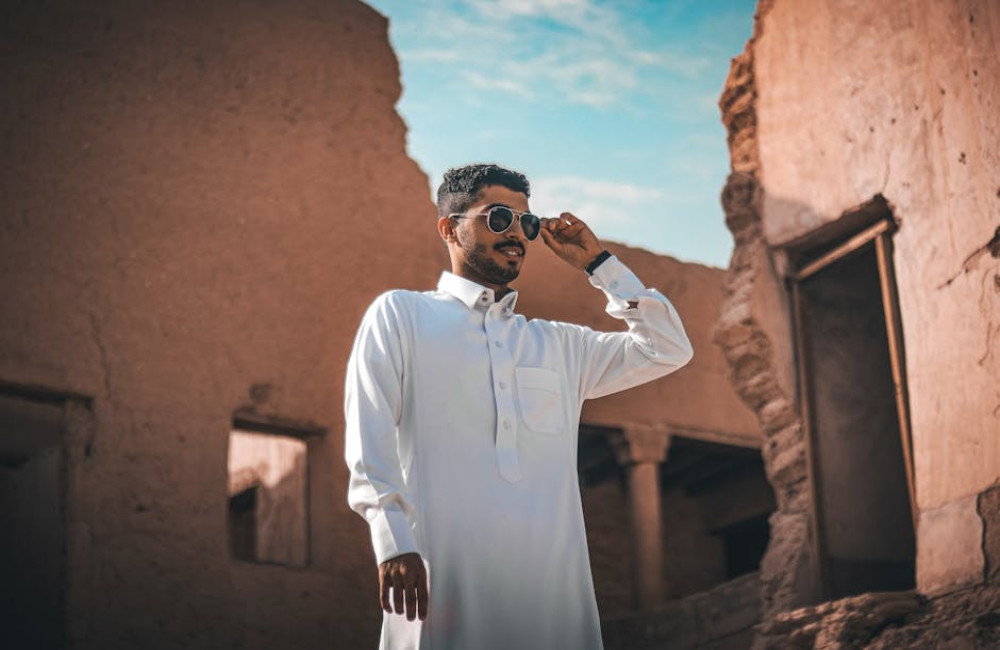 Wat is een shalwar kameez en waarom wordt het steeds populairder bij mannen?