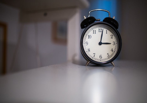 Gaat de klok op zondag 25 oktober 2026 een uur vooruit of achteruit?
