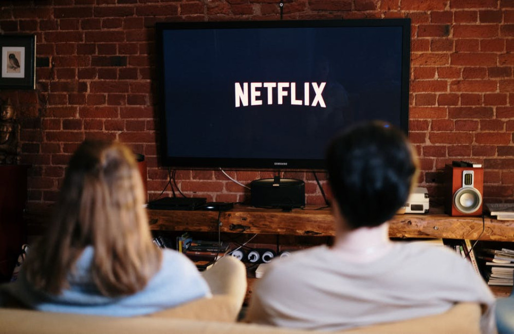 De impact van IPTV op traditionele televisie. Hoe verandert de manier waarop we kijken?